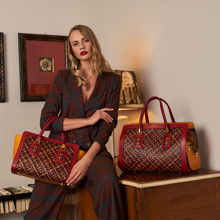 Sac à main en cuir tressé et cuivre "Cistella" Sienne