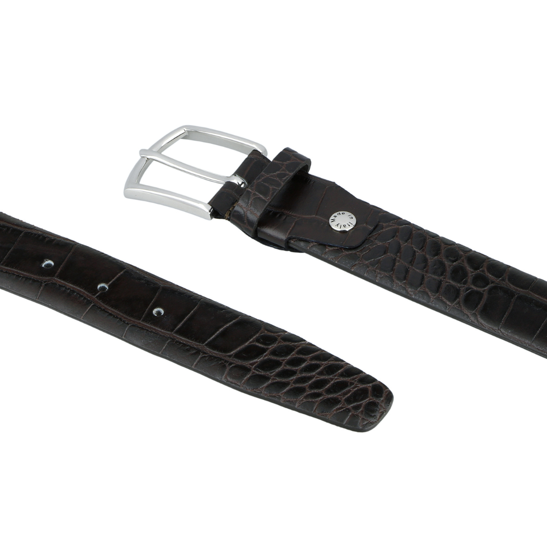 Cinturón de cuero con relieve de cocodrilo